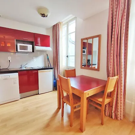 アパート Le Bouquetin, Studio, Centre Luchon, Wifi, Casier A Skis, Ascenseur, 3 Personnes Bagnères-de-Luchon