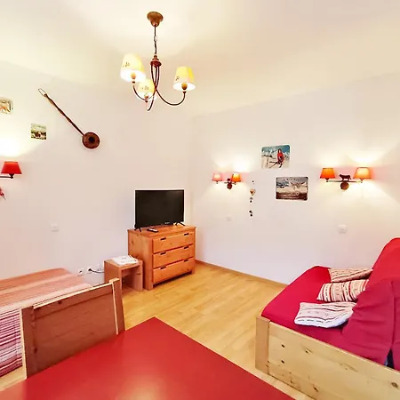 Apartment Le Bouquetin, Studio, Centre Luchon, Wifi, Casier A Skis, Ascenseur, 3 Personnes