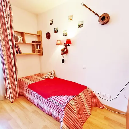 Apartment Le Bouquetin, Studio, Centre Luchon, Wifi, Casier A Skis, Ascenseur, 3 Personnes